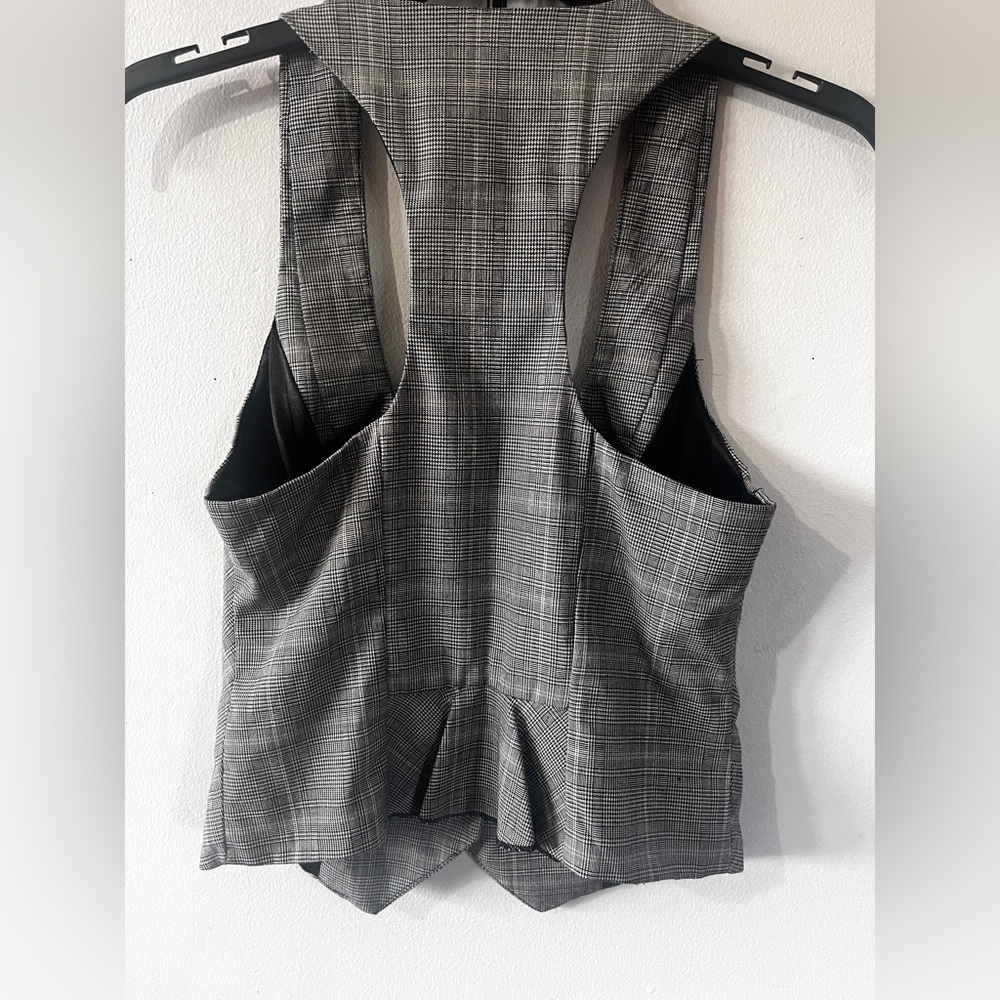 Charlotte Russe Black and Gray Plaid Vest - Picture 4 of 4